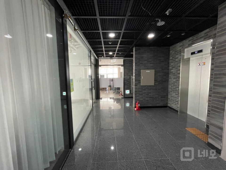유동인구 풍부한 풍무동 핵심상권, 넘버원리치안 2층 상가 매물의 9번째 사진