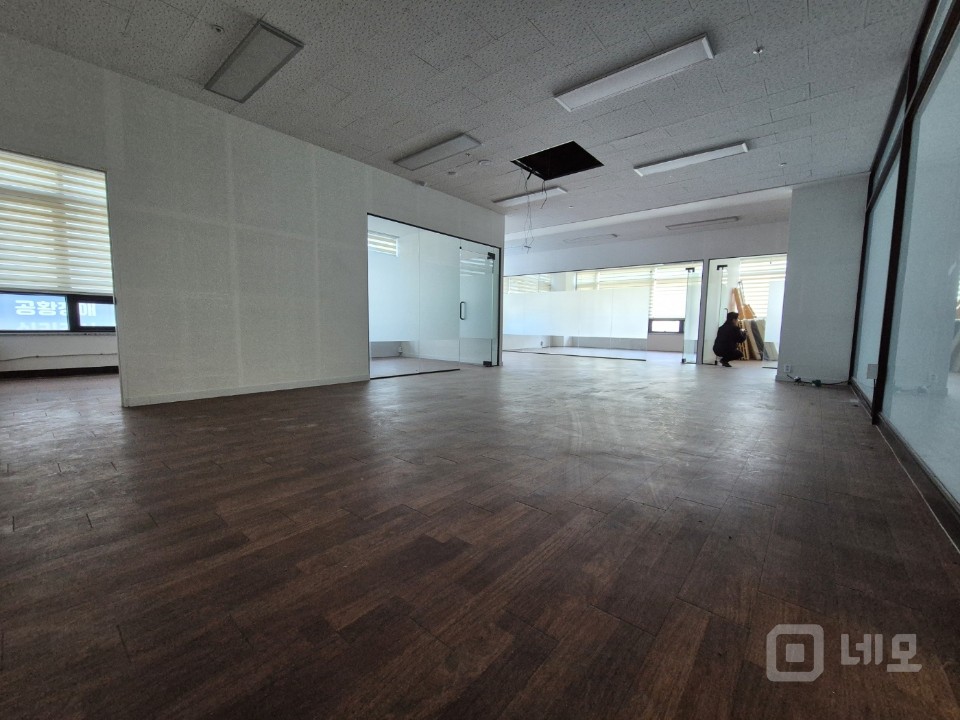 전용면적 51p. 상업지구 유동인구 많은 상가입니다. 자주식주차. 매물의 1번째 사진