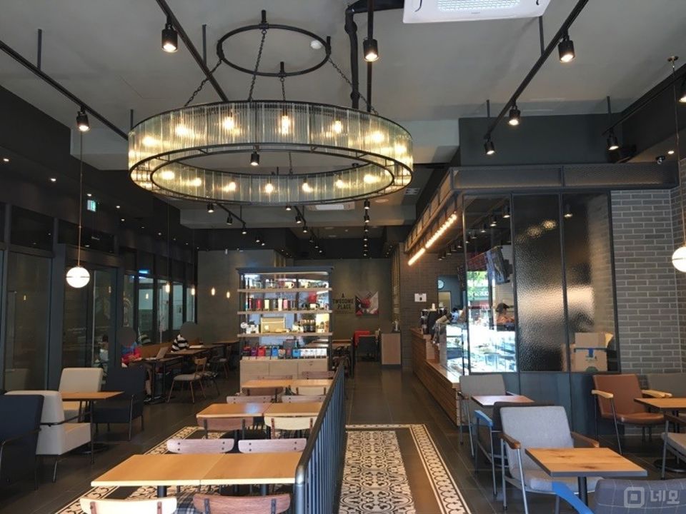 독산동 대로변 사거리 1층, 시설, 인테리어 완비된 카페 매물의 1번째 사진