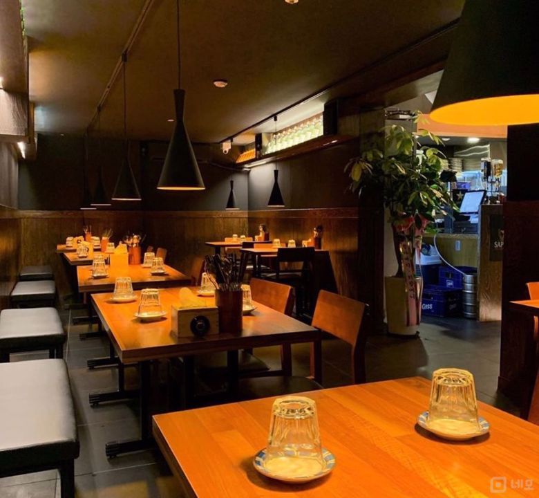 유동 인구 많은, 천호역 먹자골목에 위치한 지하1층 이자카야 매물의 2번째 사진