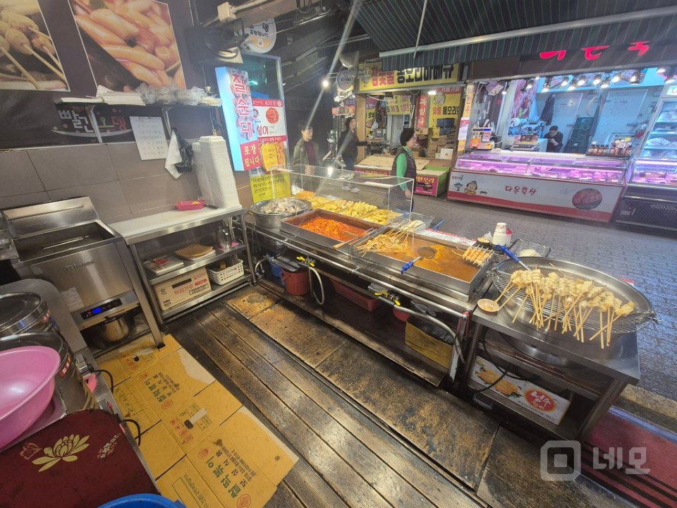 유동인구 많은 인헌시장 메인자리에 위치한 유명맛집 점포 매매 합니다 매물의 4번째 사진