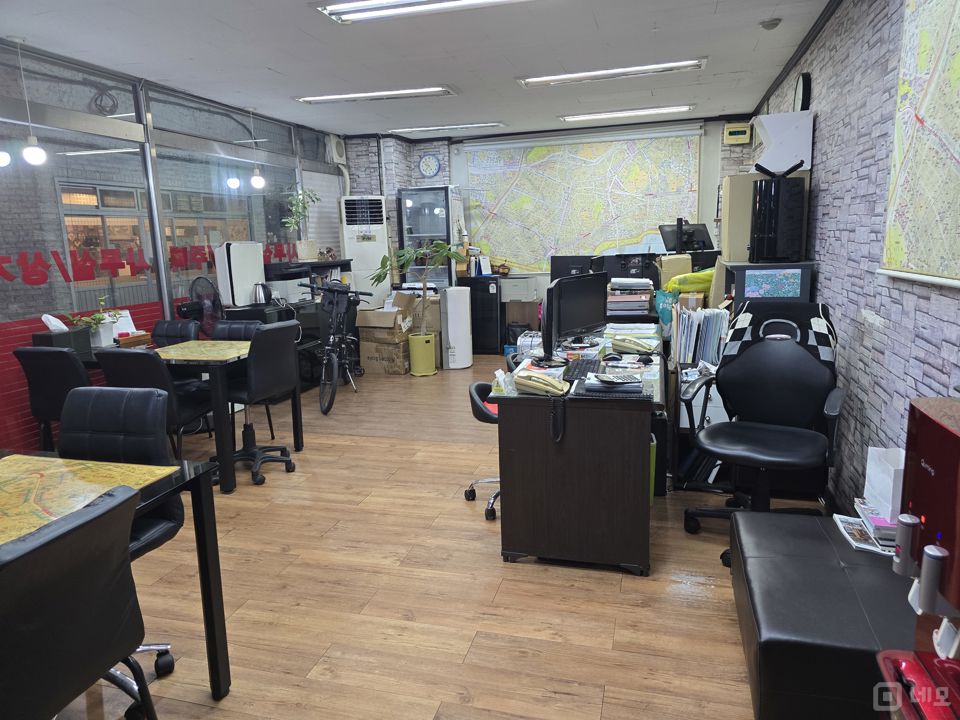 홍대역 도보 7분 코너 상가 임대 가시성 뛰어난 1층 매장 매물의 2번째 사진