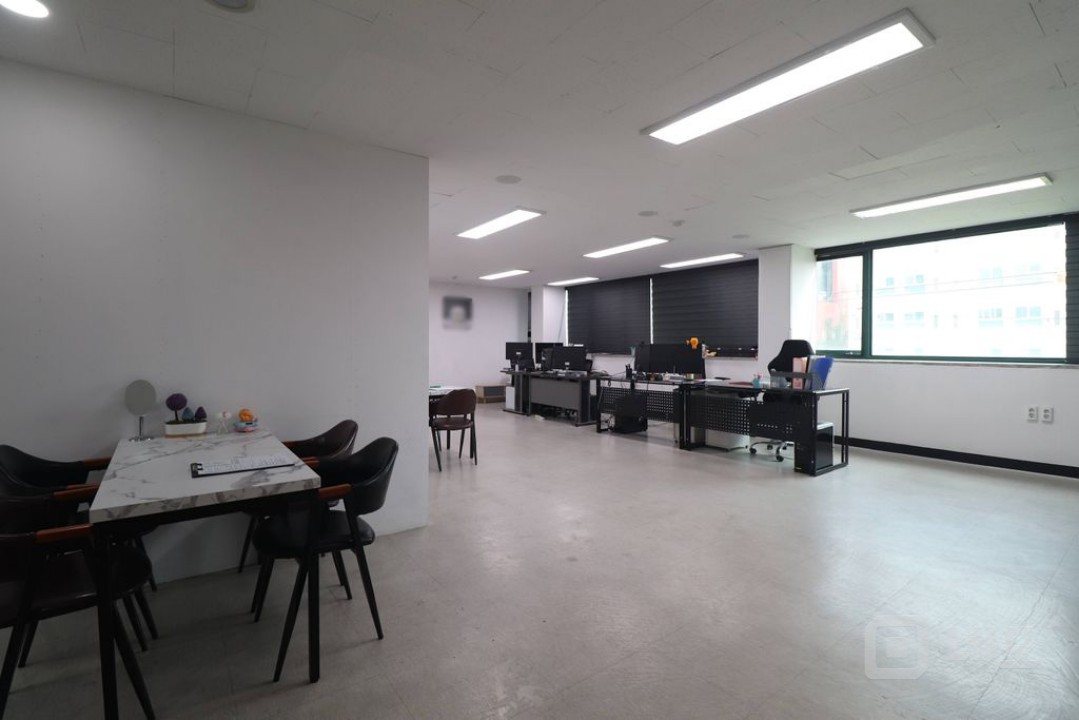성산동 대로변 극가성비 깔끔한 스튜디오형 사무실 매물의 4번째 사진