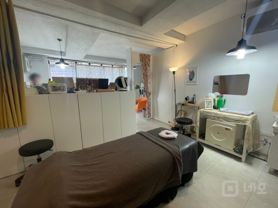 10.5평 채광좋은 통창 주차무 매물의 6번째 사진