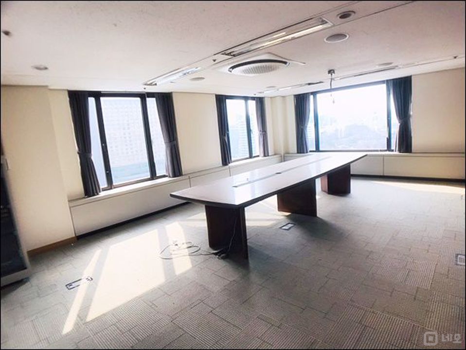 ●시청역 을지로입구역 초 역세권 위치! 대로변 대형 인프라 사무실 임대 매물의 5번째 사진