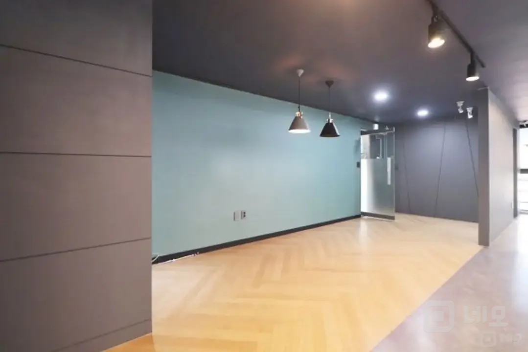 논현역2분.역세권.고급인테리어.룸3탕비홀구조.접근성최상.활용도최상. 매물의 6번째 사진