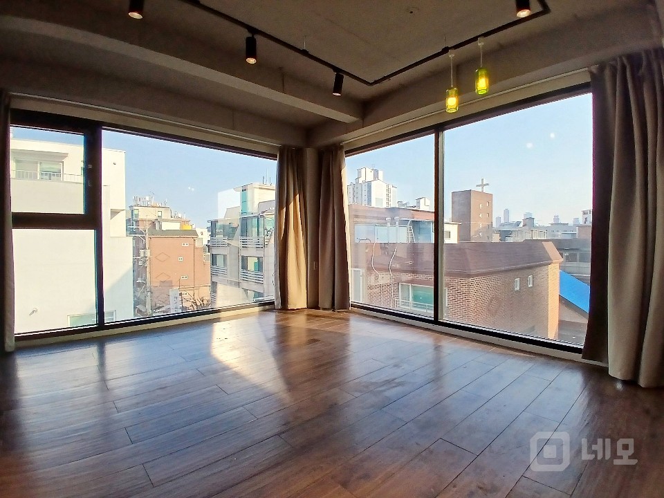 6호선 망원역 도보 10분 신축급 최상의 컨디션 사무실, 작업실 매물의 2번째 사진