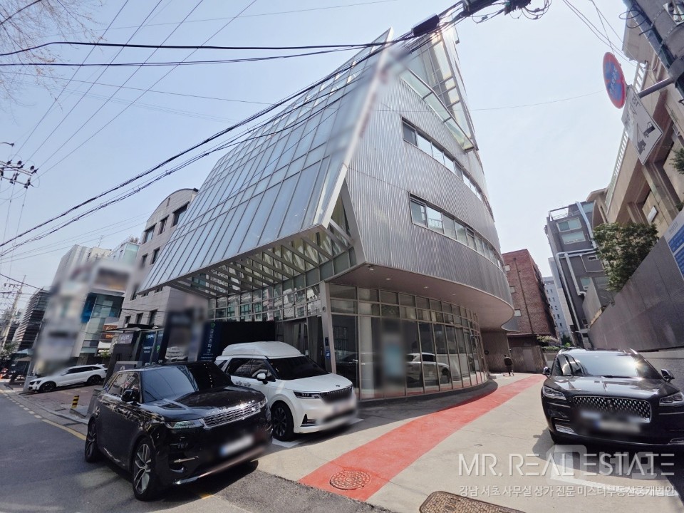 신사 압구정 도산공원인접 층고높은 자연광 사무실 매물의 14번째 사진