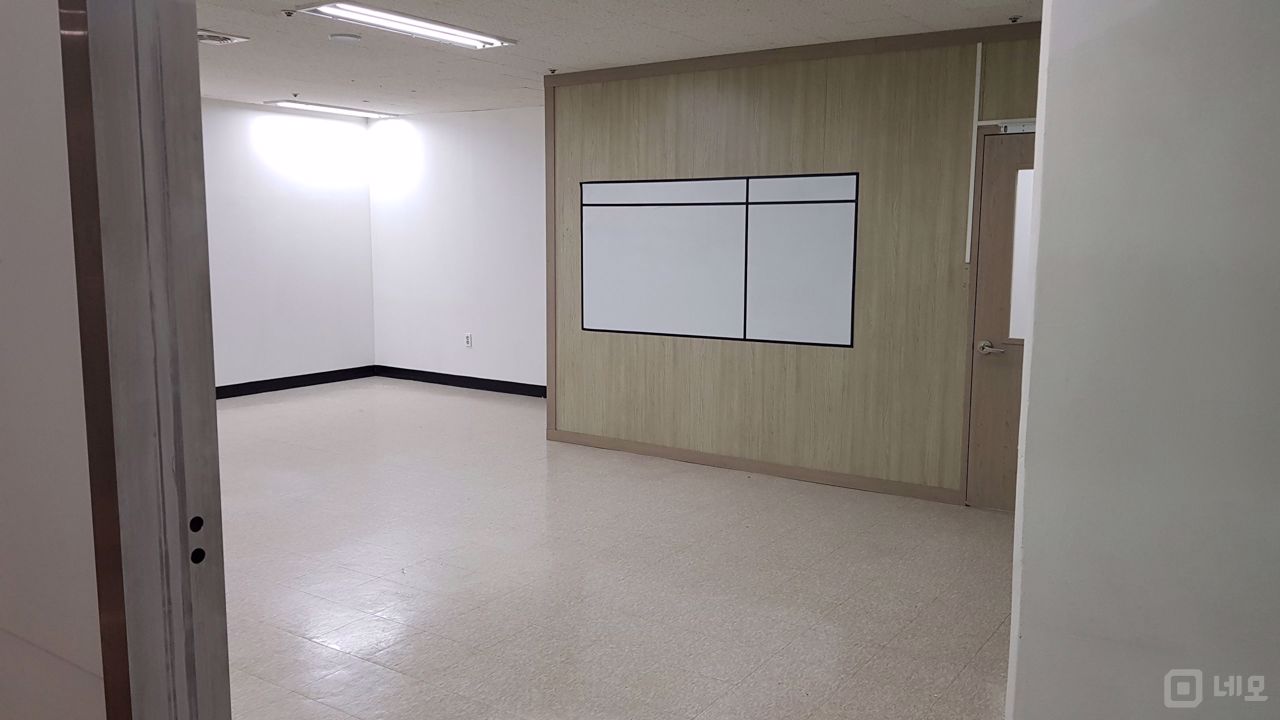 역세권 위치, 접근성 좋은 논현동 사무실 매물의 2번째 사진