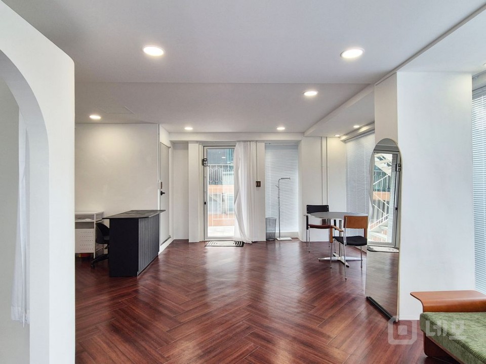 리모델링 럭셔리 건물 외관 통창 세련된 공간 임대 매물의 5번째 사진