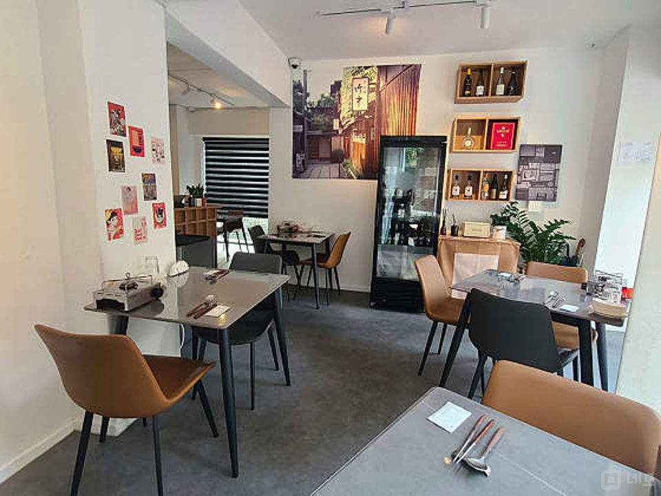 상수동 번화가에 위치한 이자카야 매물의 2번째 사진