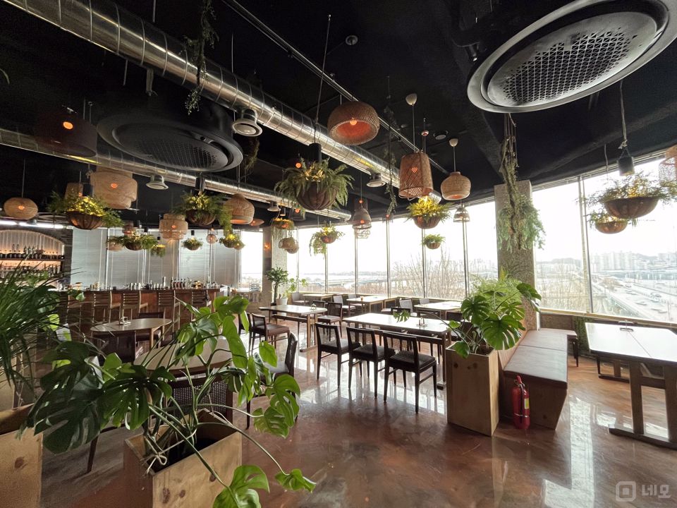 전경좋은 한강뷰, 인테리어 완비된 천호동 4층 바 매물의 3번째 사진