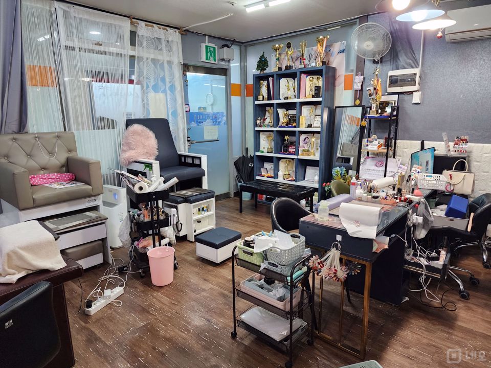 대로변에 위치한 유동인구 많은 봉천동 네일샵 매물의 2번째 사진