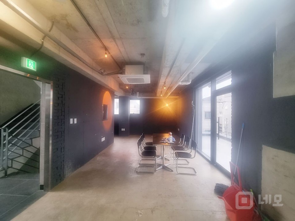 홍대 유동많은 망리단길 퀄리티좋은 테라스 상가사무실!! 매물의 3번째 사진