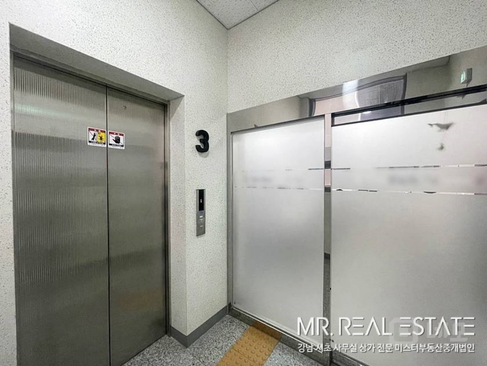 학동역.대로변.인테리어有.채광ACE.층전체.가성비사무실 매물의 11번째 사진