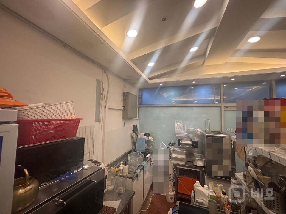 홍대 최고의 상권 버스킹거리 홍대정문 노출도 높은 상가 매물의 7번째 사진