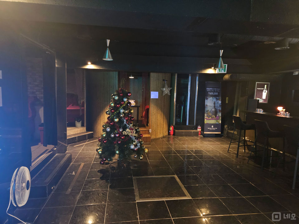 깔끔한 인테리어 및 시설 완비된 신림동 지층 BAR 매물의 2번째 사진