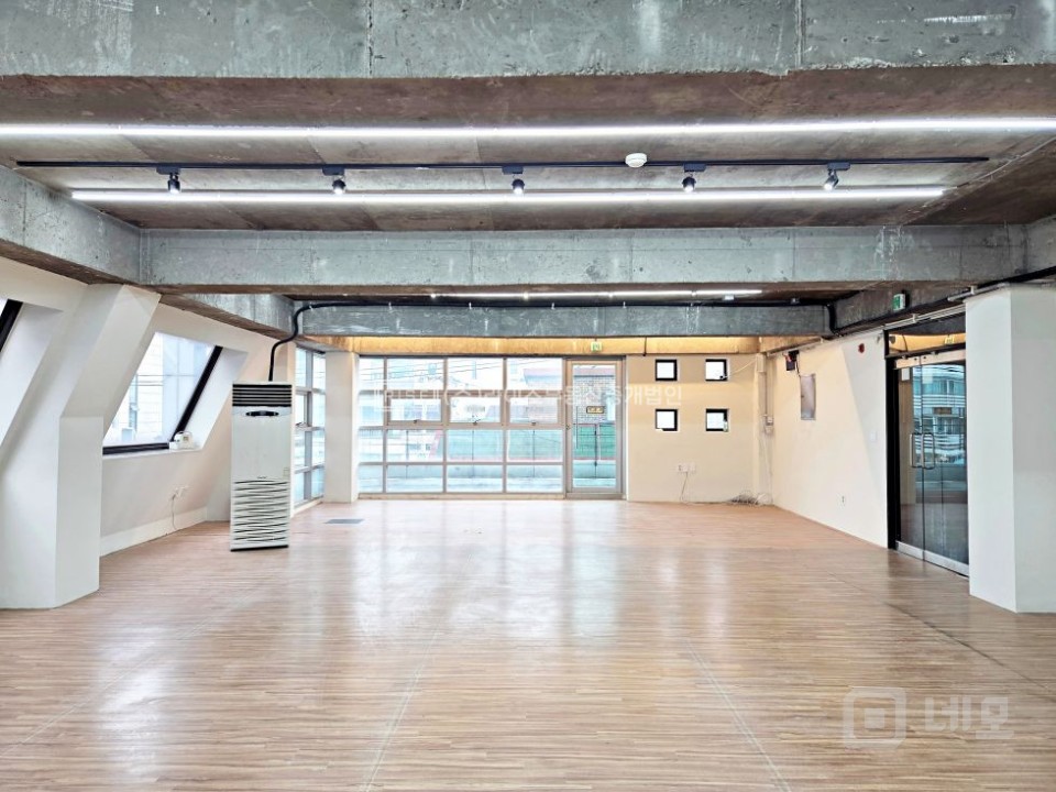 RISE 상수역합정역 인근 가성비좋은 사무실 매물의 1번째 사진