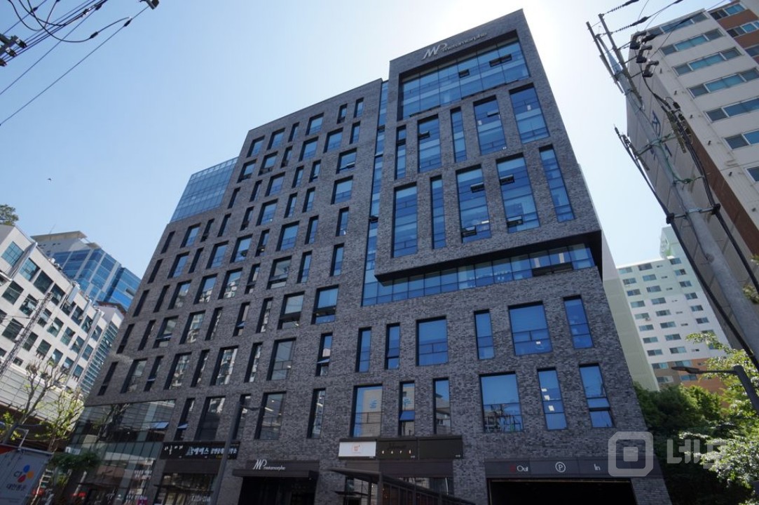 화이트 노출형 인테리어 룸4개,디자인 건물 내외관 매물의 16번째 사진