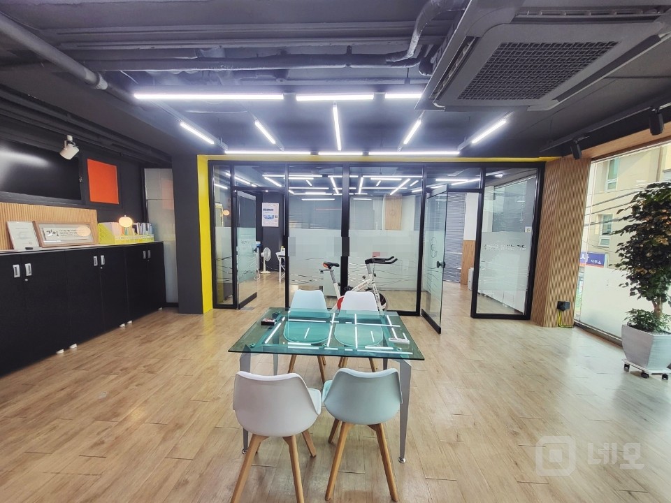 특급 디자인 사무실 채광 GOOD 빠른입주가능한 공간  매물의 11번째 사진