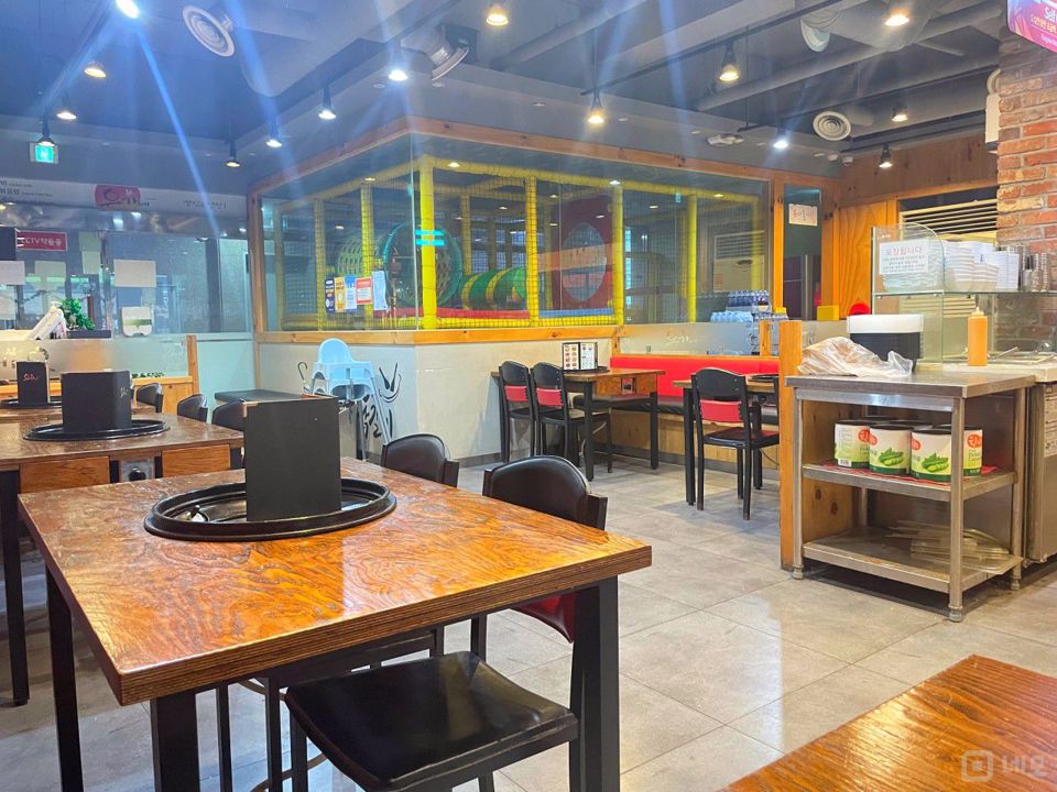 넓은 평수, 거주민들의 수요 많은 강서구 명지동 닭갈비 전문점 매물의 1번째 사진