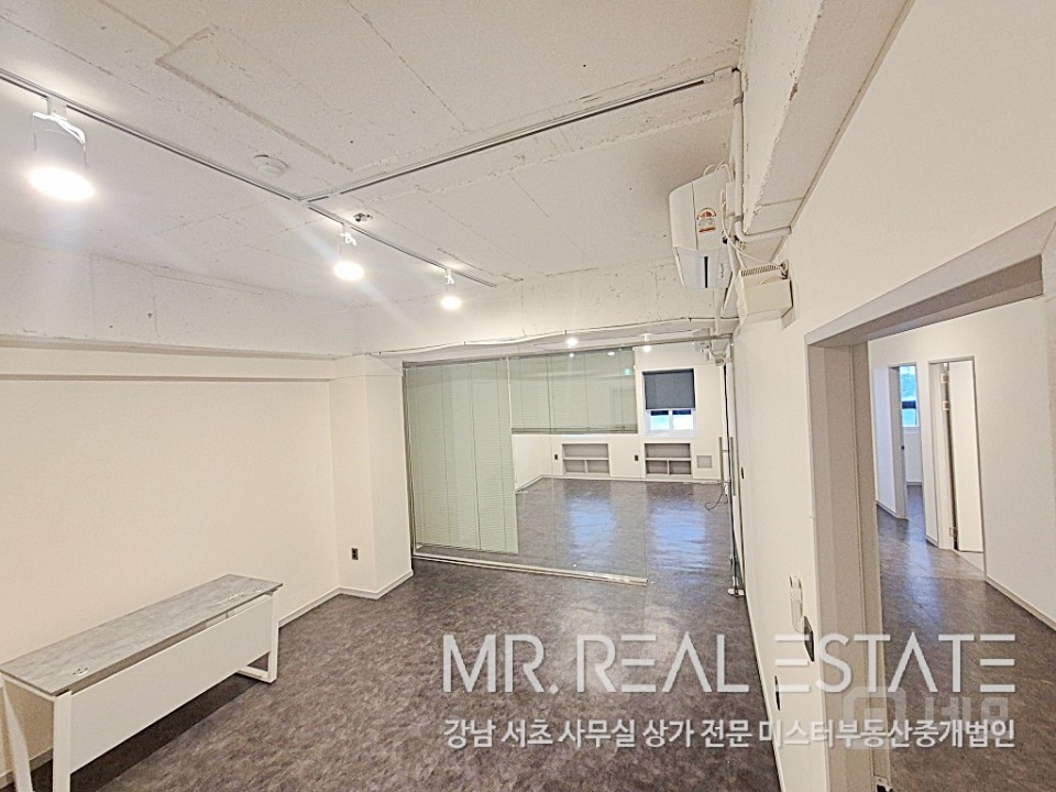 신논현3분.내부ACE.대로변빌딩.인테리어S급.가성비甲 매물의 3번째 사진