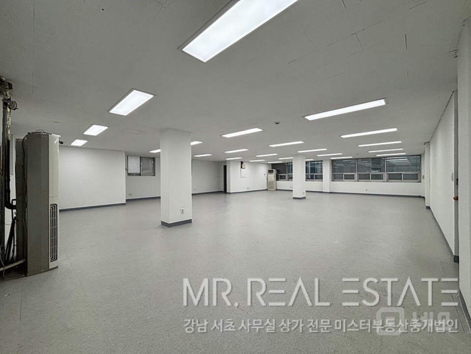 신사역도보4분.주차편리.화이트톤깔끔가성비ACE사무실 매물의 4번째 사진