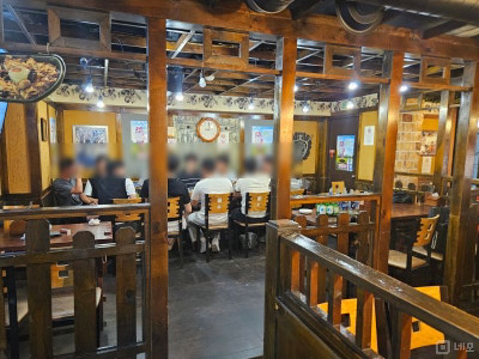 상도동 번화가에서 운영 중인 호프집 매물의 1번째 사진