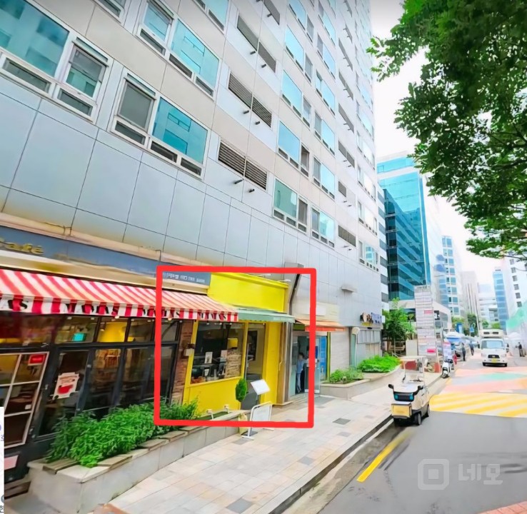 국회 맞은편 여의도 오피스 중심가 역세권 도로변 노출 상가 매물의 2번째 사진