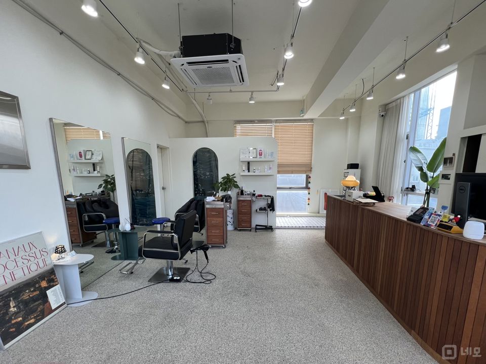 상수역 역세권, 인테리어 완비된 합정동 미용실 매물의 4번째 사진