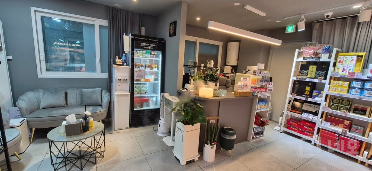 ⭐88병원 동부시장인근 큰대로변 신축급 깔끔한 1층 주차가 협의! 매물의 4번째 사진