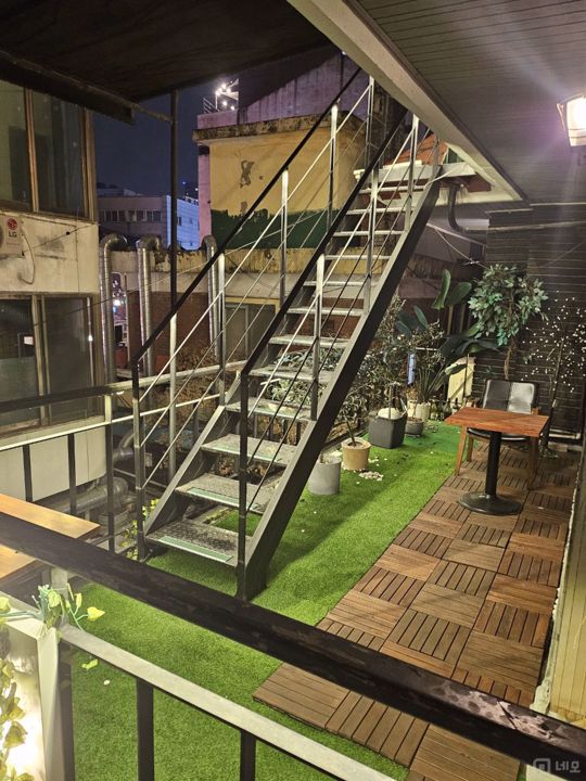 홍대 메인상권 위치, 인테리어 완비된 2층 와인바 매물의 16번째 사진