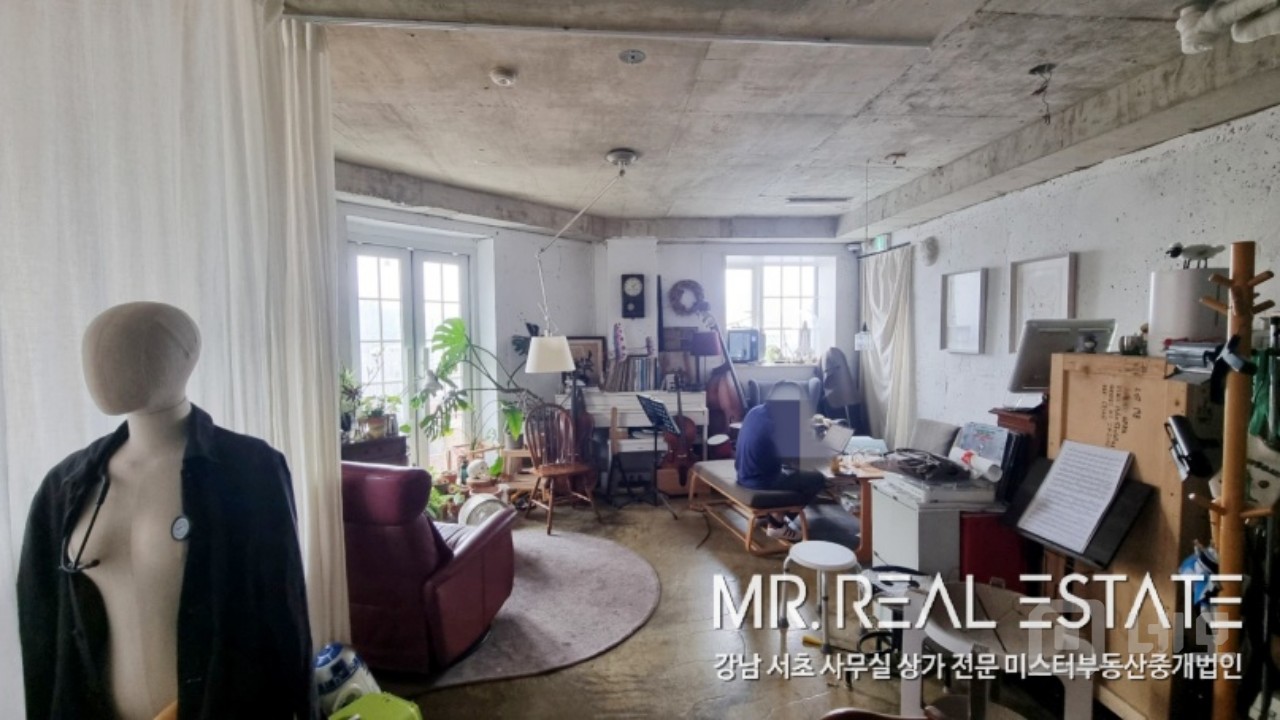 압구정역 인근.3면통창 채광우수.내외관 최상급 인테리어 매물의 3번째 사진