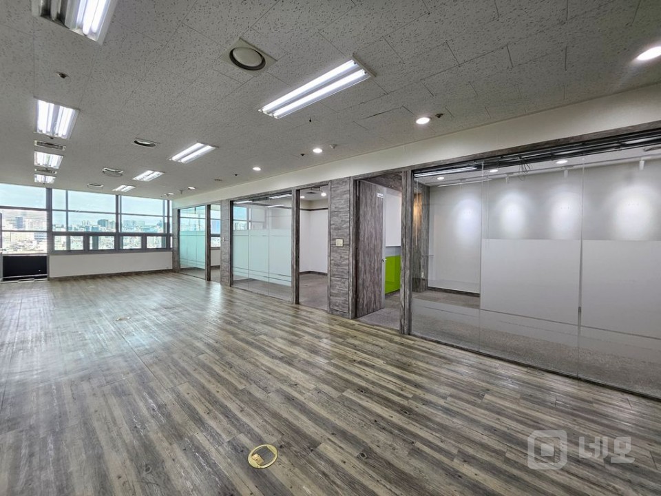 가산초역세권 전용38평 룸3개 탕비 즉시입주가능 매물의 2번째 사진