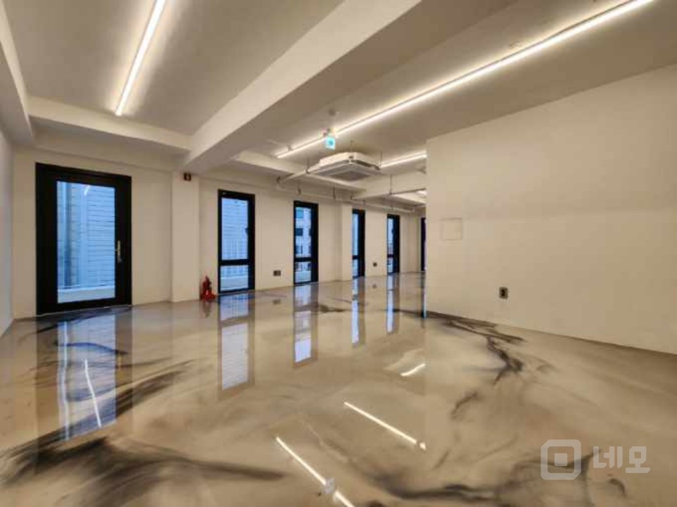 심플한사무실, 매봉역 2분거리 위치 매물의 3번째 사진