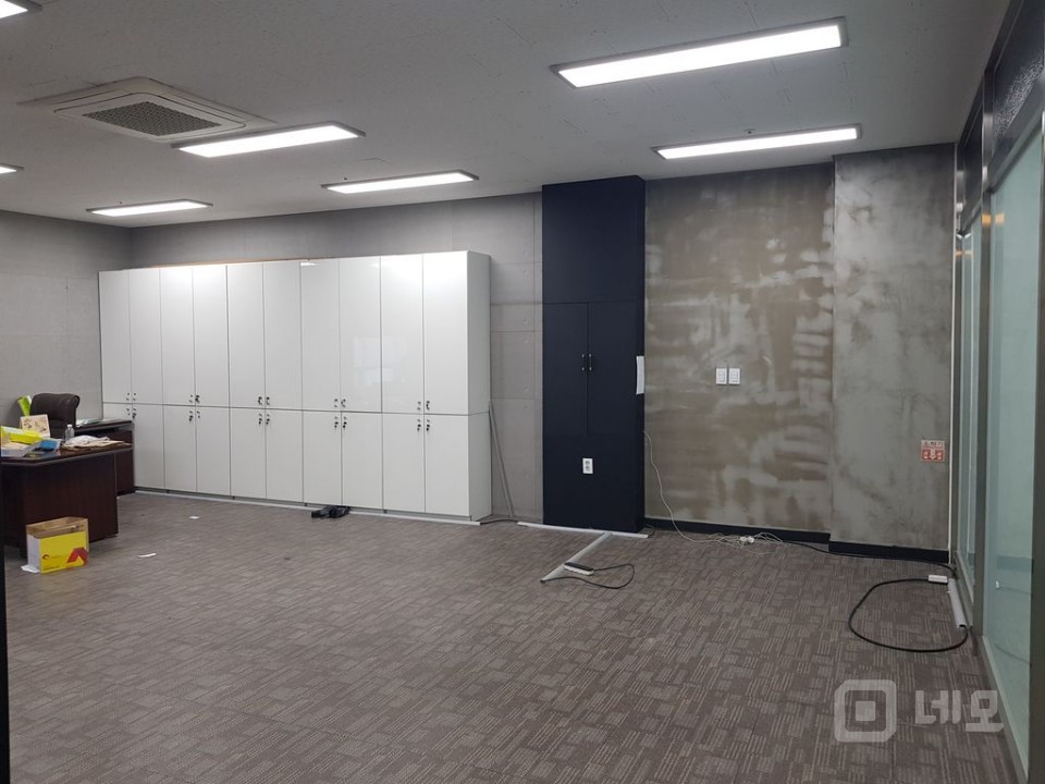 냉난방기옵션풀옵션사무실인테리어작살집기사용가능몸만들어가면되는삼실법인강추 매물의 15번째 사진