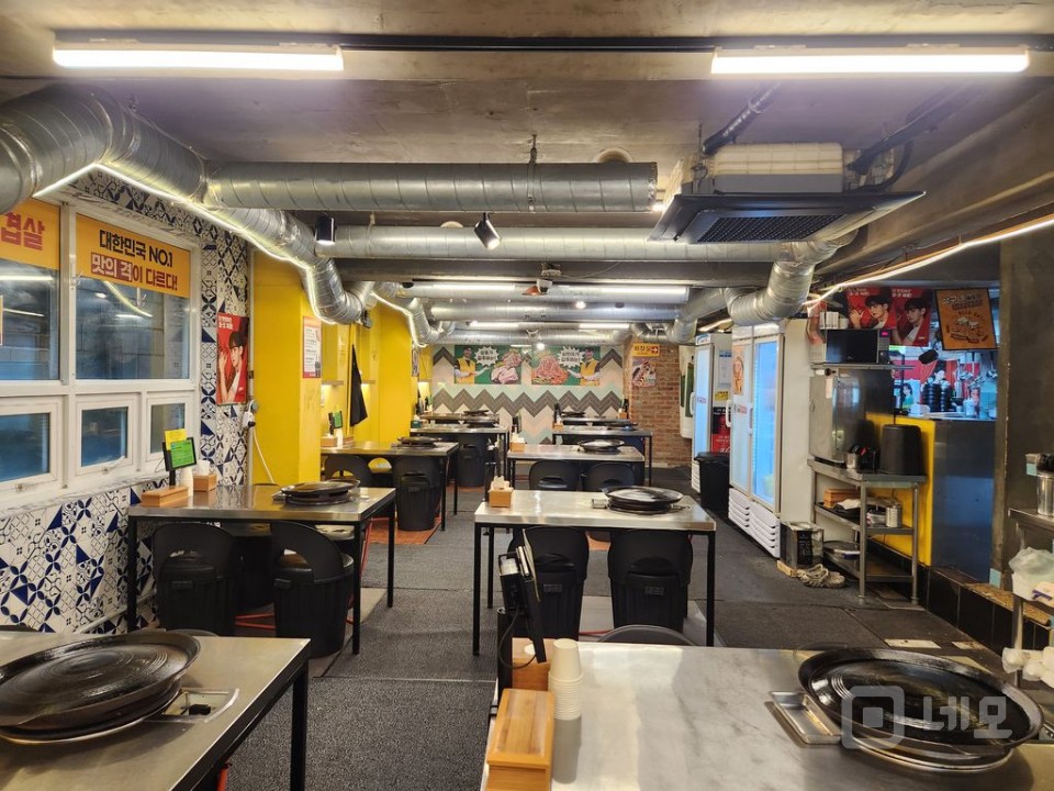 홍대 핵심 상권, 노출 최상 1층 고깃집 가능 상가 L 매물의 1번째 사진