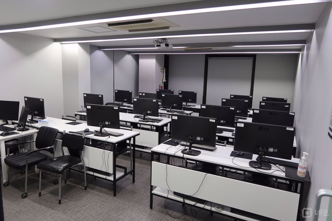 강남역 도보 6분거리, 접근성 S급 사무실 매물의 2번째 사진