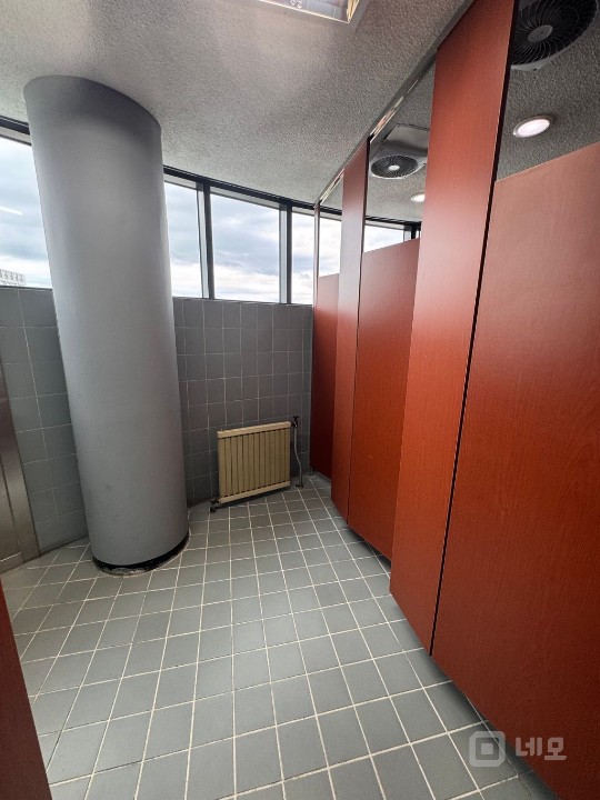 한강뷰 가성비 최고의 사무실 최고층 주차편리 강변북로 앞 매물의 13번째 사진