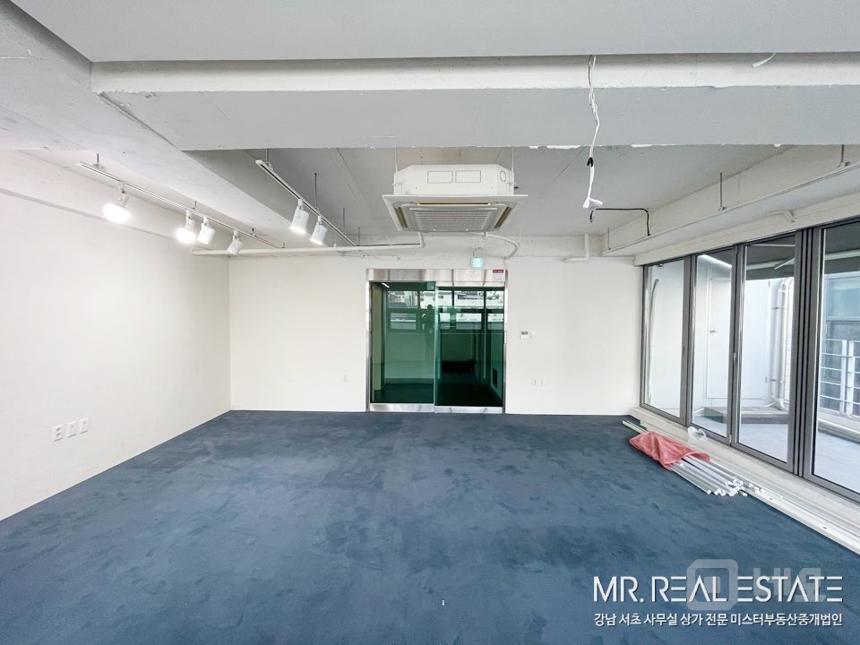 사진有.신사역 8번출구 인근.테라스有.접근성甲 매물의 7번째 사진