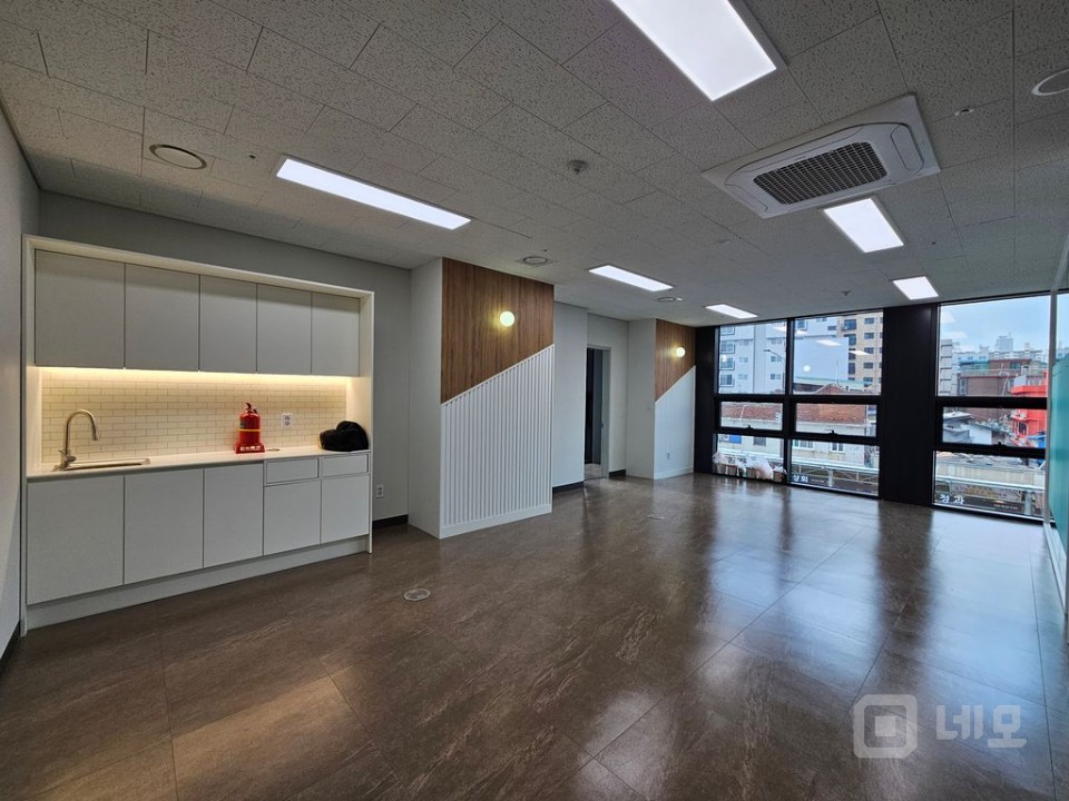 ⭐ 초역세권 사무실. 룸 2개 풀인테리어 . 코너호실 ⭐ 매물의 4번째 사진