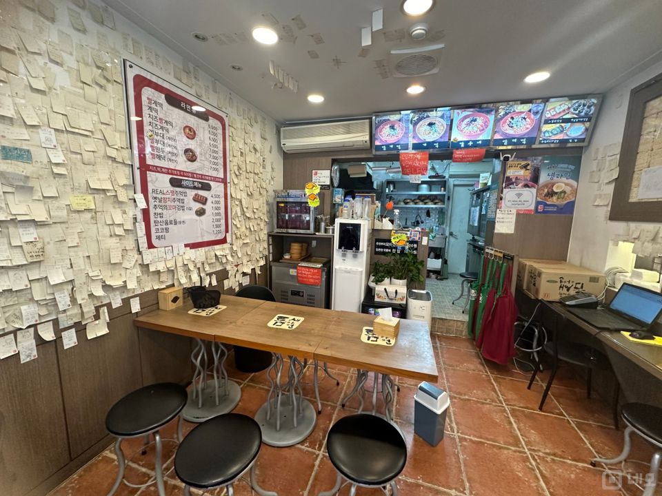 성내동 오피스 상권, 꾸준한 수요 있는 유명 라면집 매물의 1번째 사진