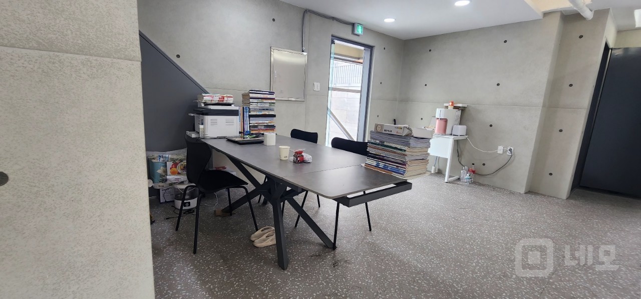 무권리!! 경의선 숲길 인테리어 깔끔한 교습소 매물의 9번째 사진