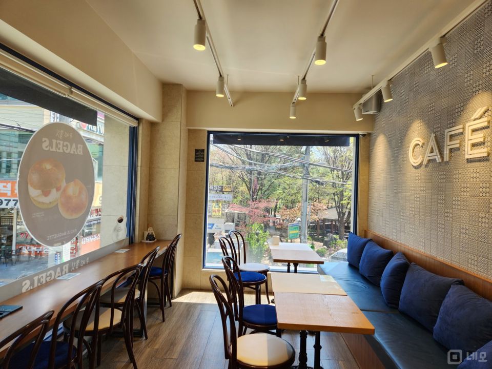 공릉동 화랑대역 초역세권, 유동인구 많아 고객 유입 좋은 제과점 매물의 1번째 사진