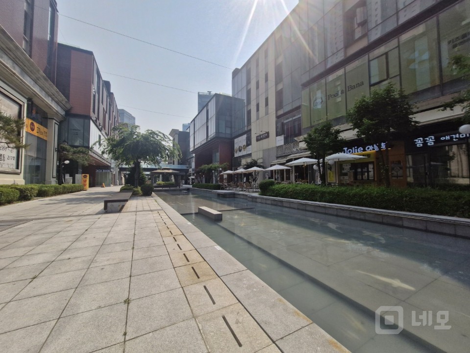“수변 조망+유럽풍 감성! 송도 커낼워크 1층 상가 임차인 특별모집” 매물의 8번째 사진