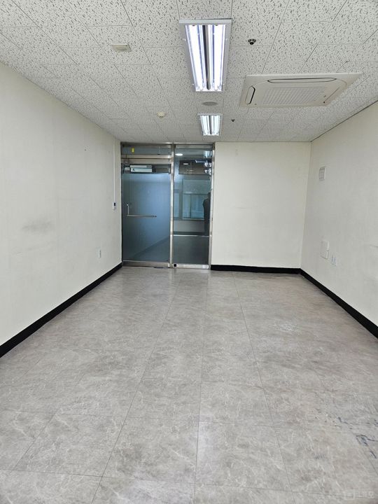 을지로3가 전철역1분 거리의 전망좋고 교통이 편리한 사무실 임대 매물의 4번째 사진