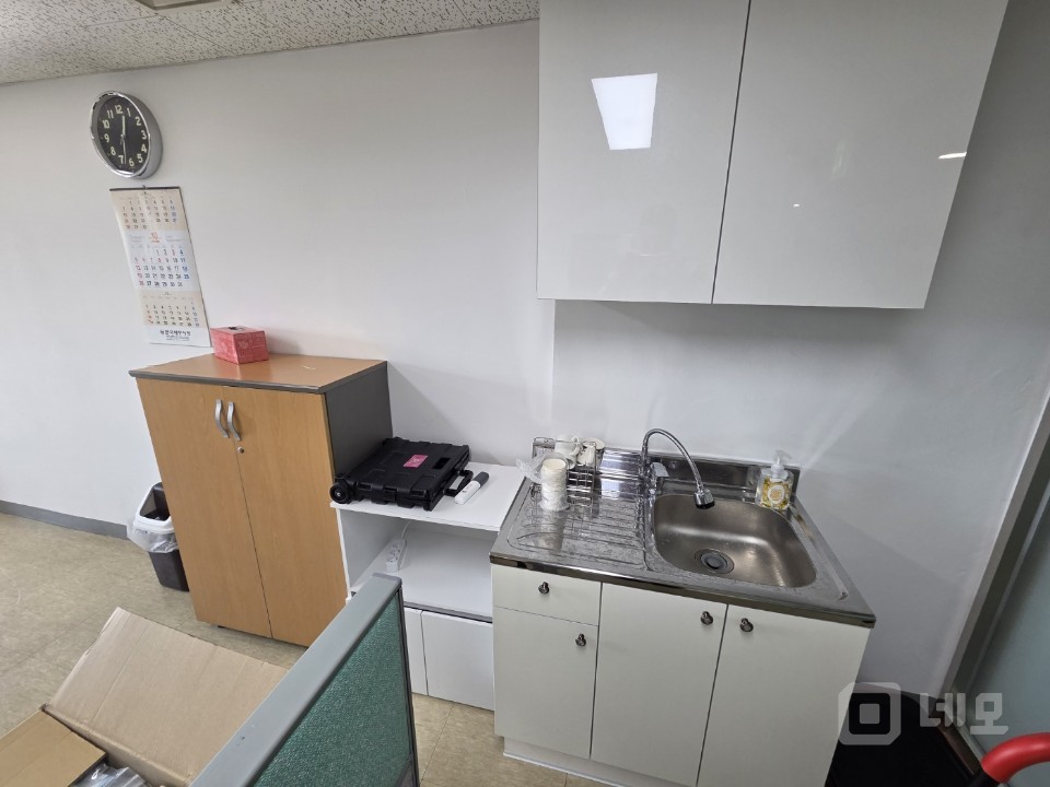 초역세권 주차2대 싱크대 무상인수 외부발코니 탑층 기분좋은 사무실 매물의 7번째 사진