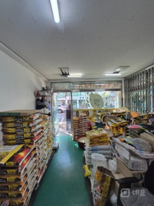 대로변 앞 마을버스 승강장 코너 건물 매물의 4번째 사진