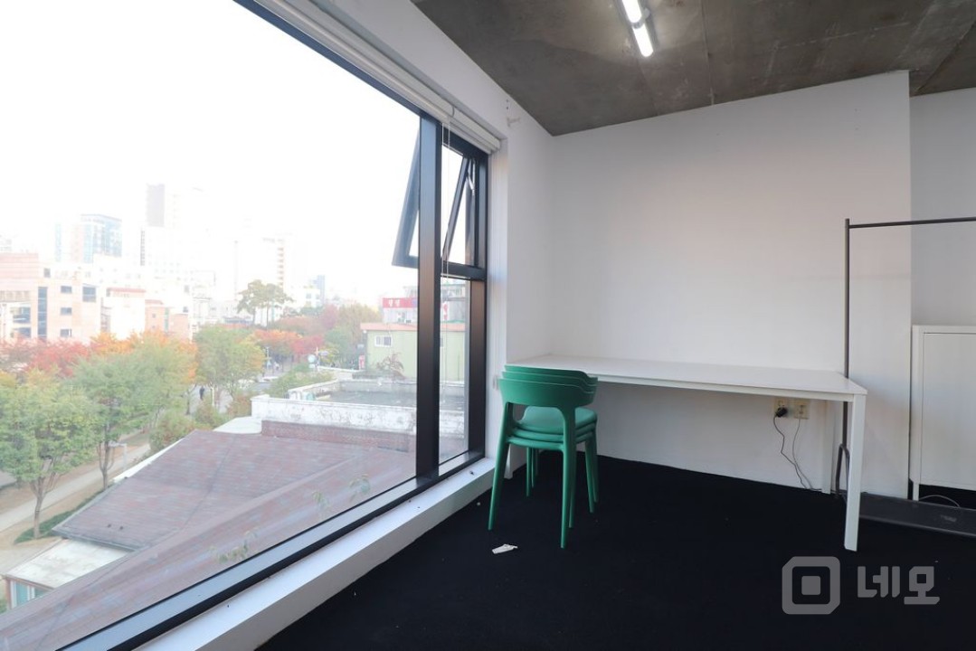 경의선책거리가 보이는 공방추천 소형 사무실 작업실 매물의 5번째 사진