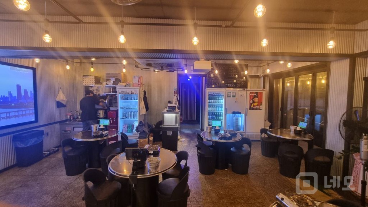 상봉동 먹자거리 골목에 위치한 1층 매물의 2번째 사진